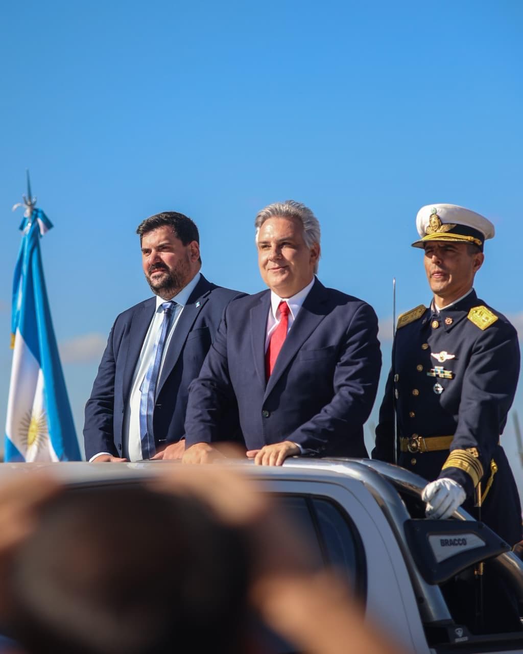 GINO CHIAPELLO JUNTO AL GOBERNADOR ENCABEZARON EL DESFILE CÍVICO-MILITAR POR EL 44º ANIVERSARIO DEL BAUTISMO DE FUEGO DE LA FUERZA AÉREA ARGENTINA