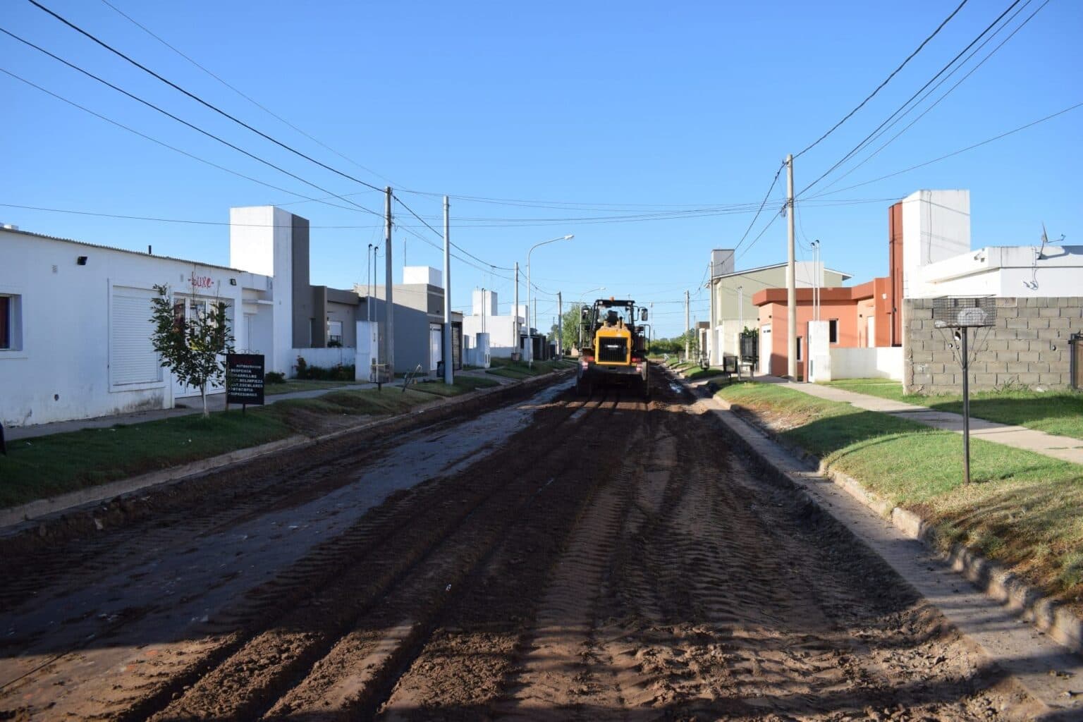 Trabajos previos a la pavimentación en barrio Fel